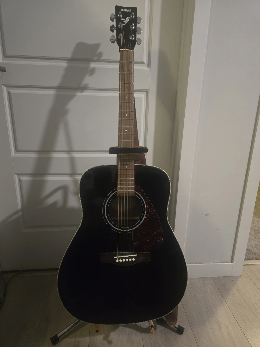 Yamaha F370BL Black Acoustic Guitar & Stand - photo 5