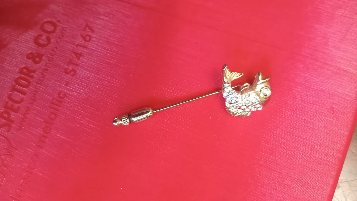 Vintage Gold Fish Lapel Pin image indicator(2)