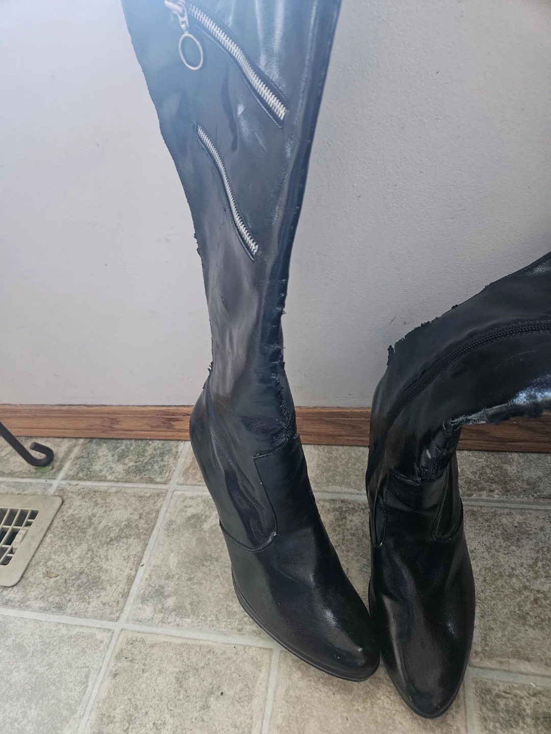 Gently Used Women's Black Leather Heels - Size 9 - photo 2
