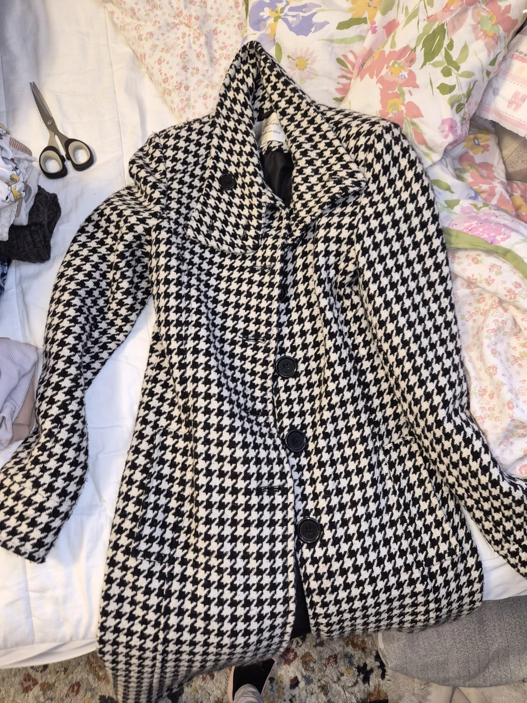 Assorted Women's Coats - Various Styles & Colours - photo 3