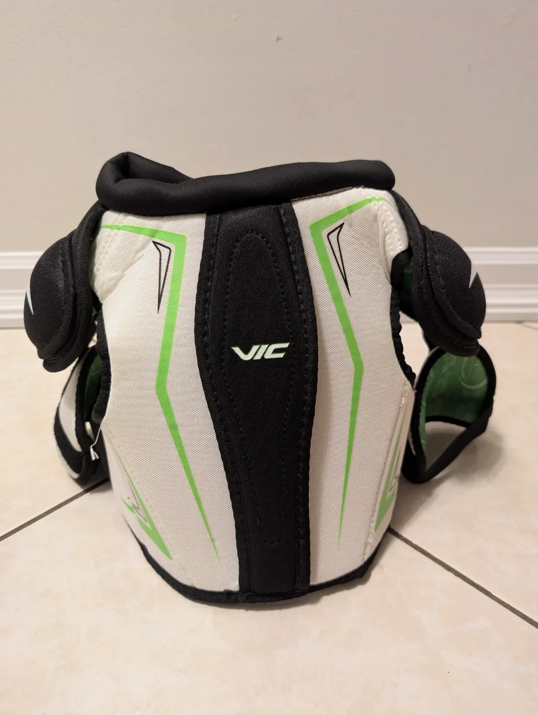 VIC Hockey Shoulder Pads - Large/Grand image indicator(2)