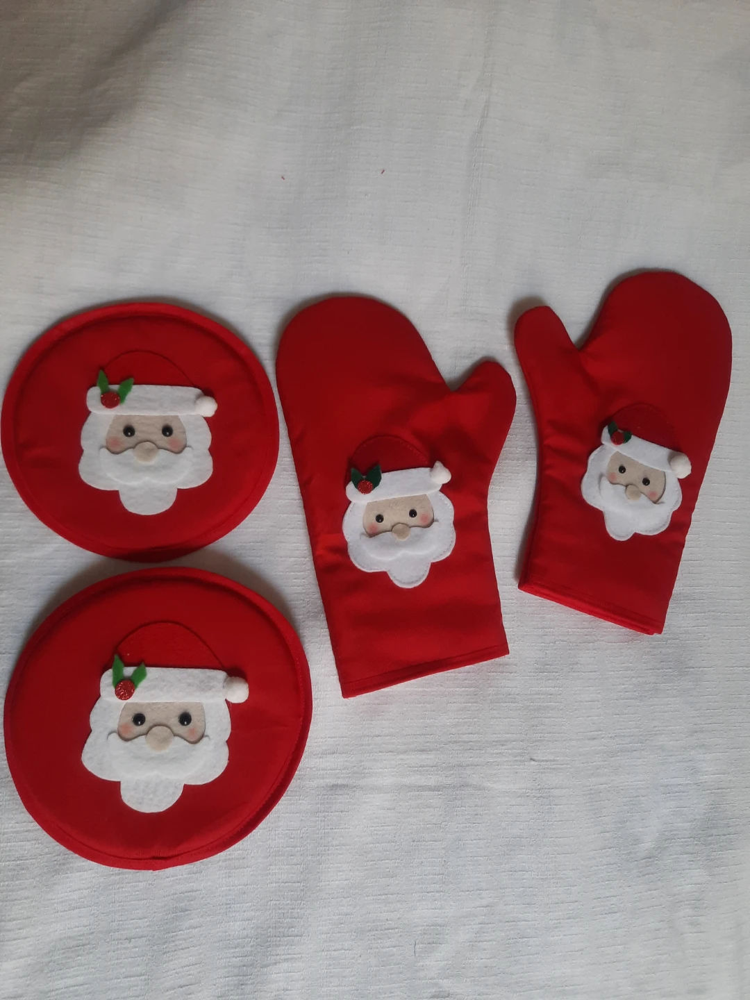 Santa Claus Oven Mitts and Pot Holders Set - photo 3