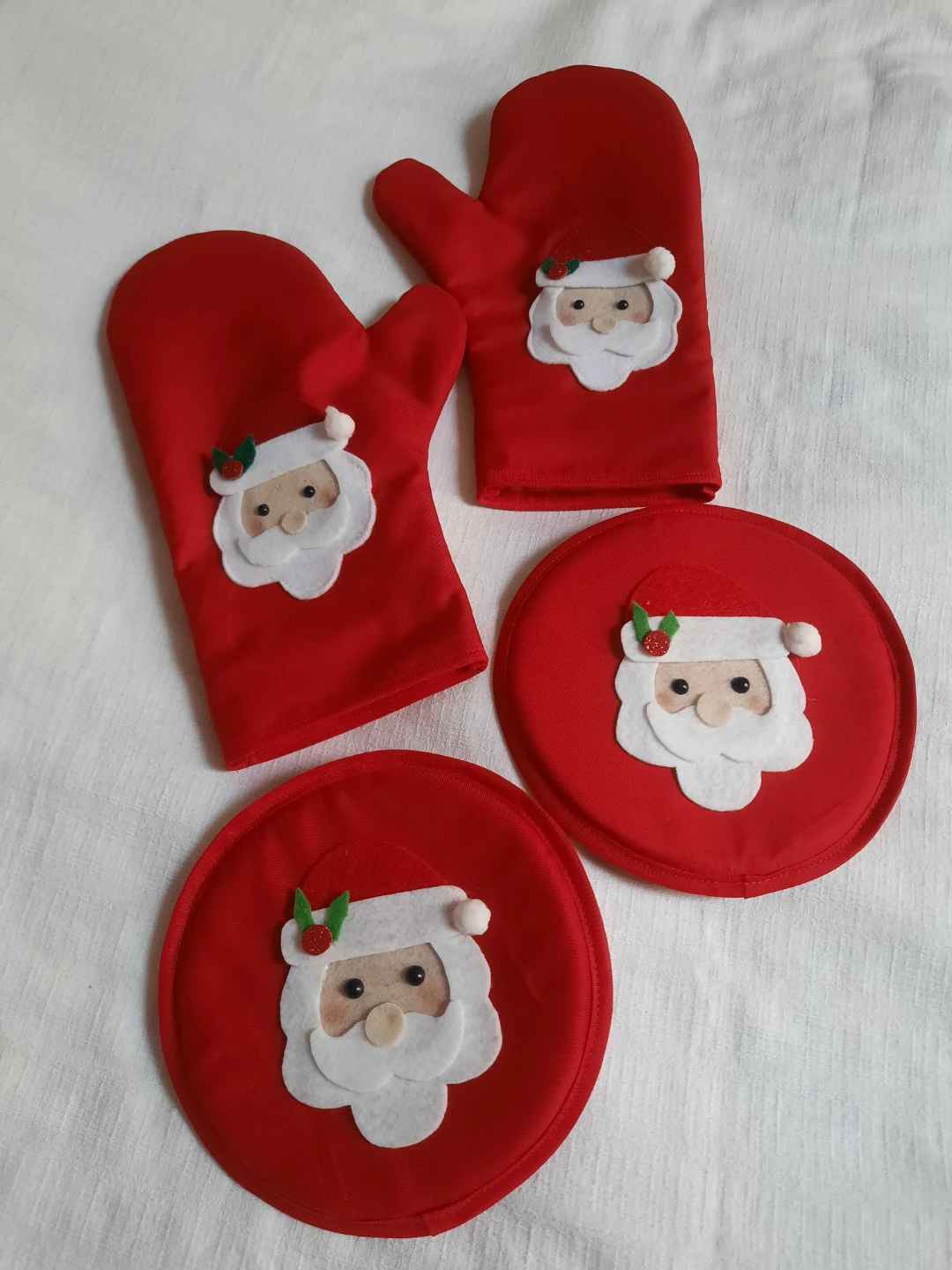 Santa Claus Oven Mitts and Pot Holders Set - photo 4