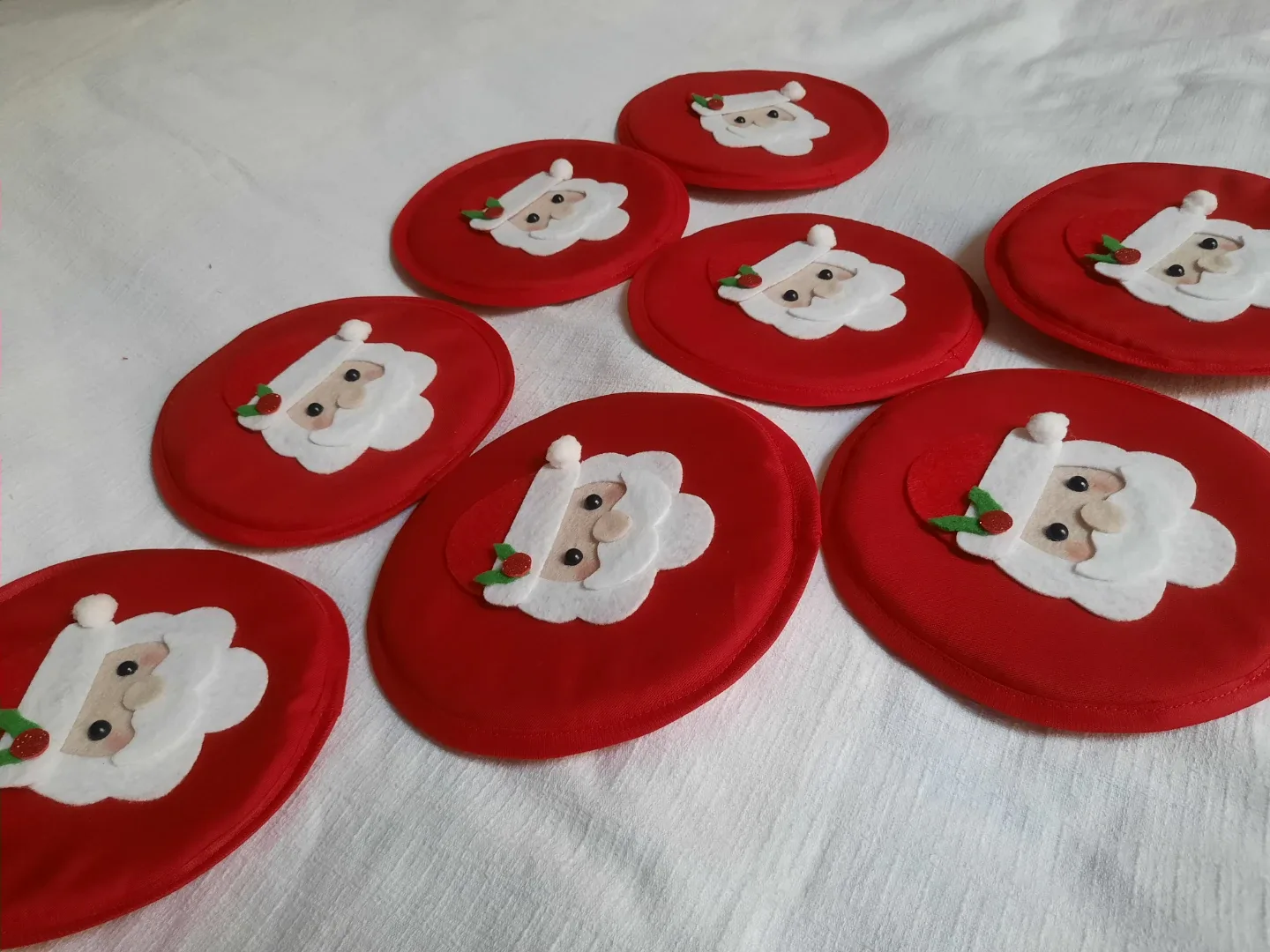 Santa Claus Oven Mitts and Pot Holders Set image indicator(5)