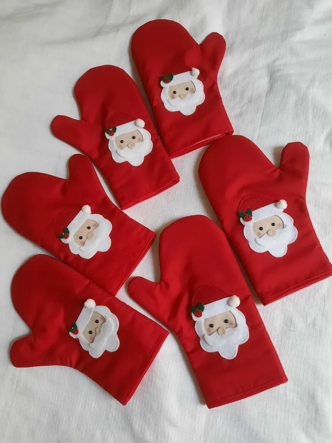 Santa Claus Oven Mitts and Pot Holders Set image indicator(6)