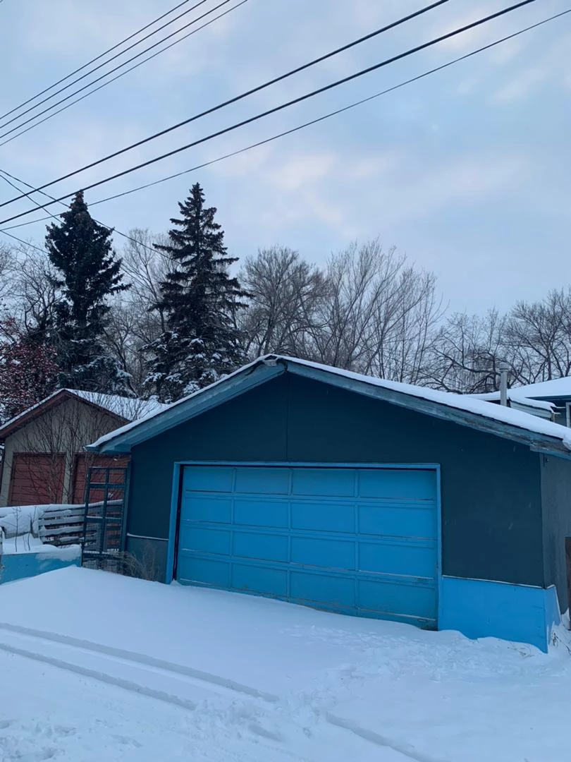 Oversized Double Garage <5KM to City Center - photo 4