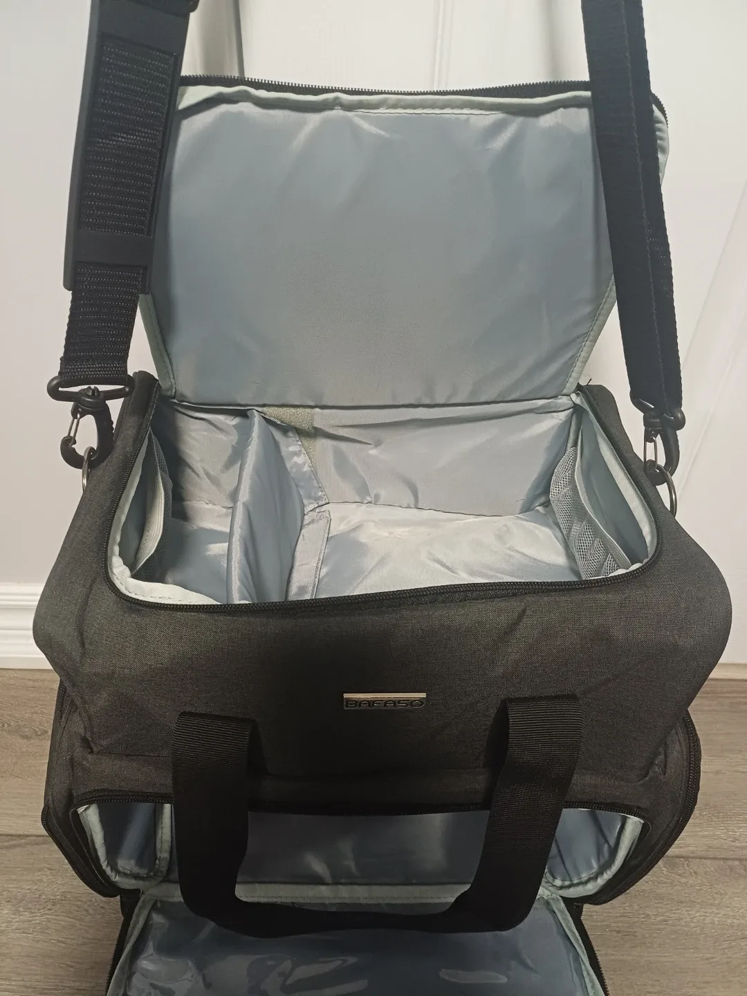 BAFASO Professional Makeup Train Case image indicator(9)