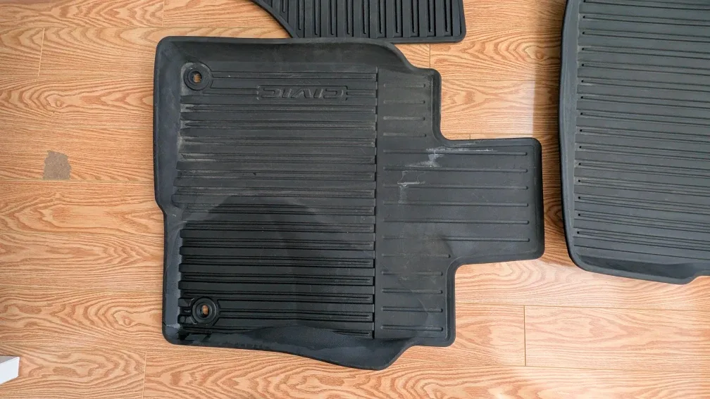 Honda Civic Floor Winter Mats - Great Condition image indicator(2)