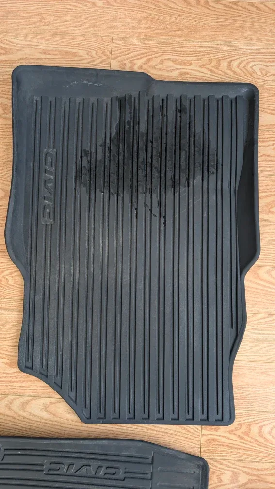 Honda Civic Floor Winter Mats - Great Condition image indicator(6)