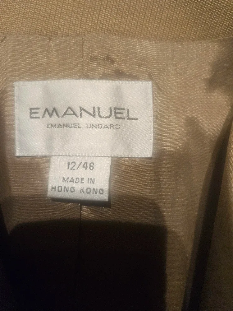 Emanuel Ungaro Blazer - Size 12 -    100% Silk