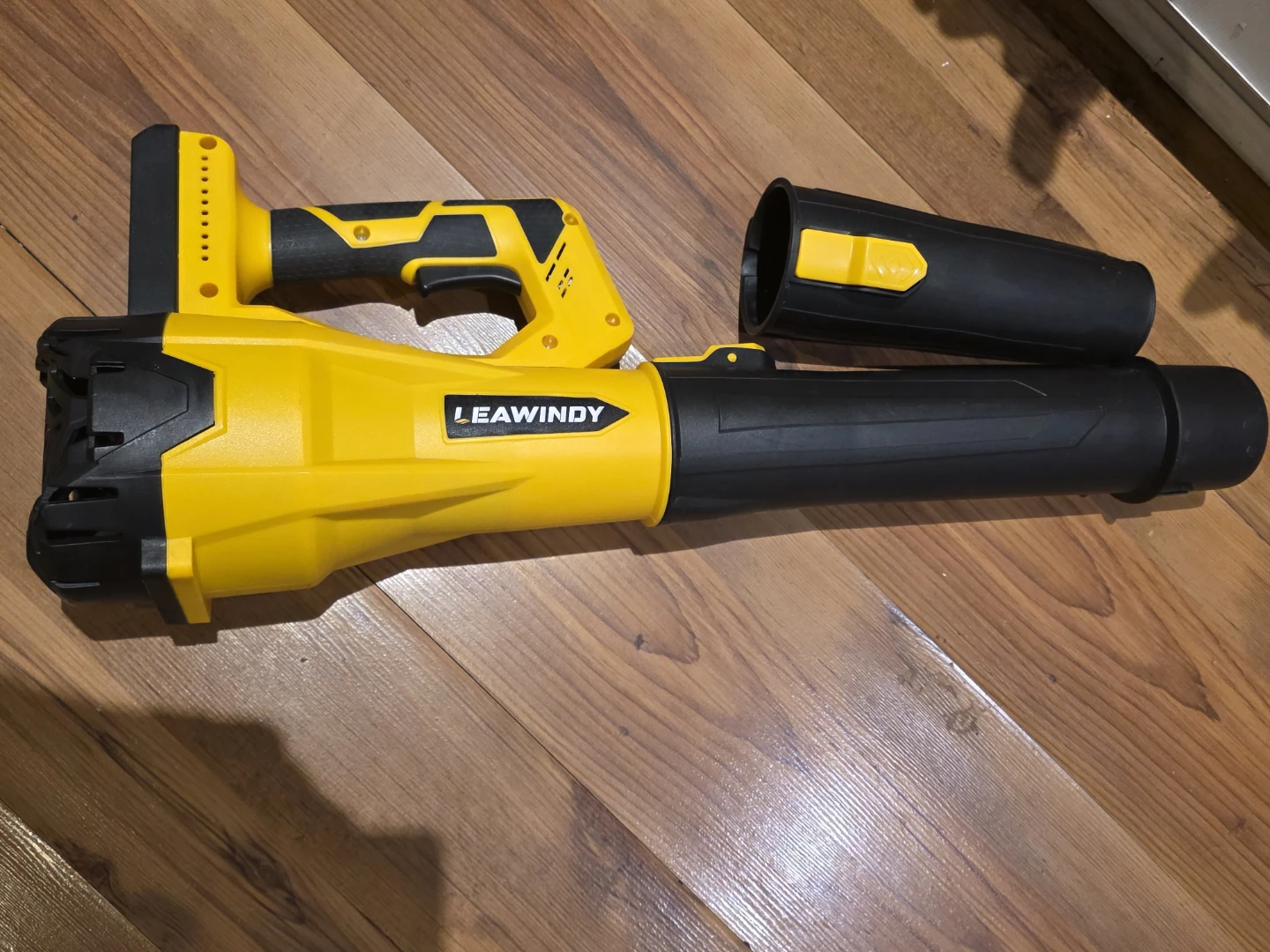 LEAWINDY Leaf Blower & SNOW Blower- Like New! - photo 3