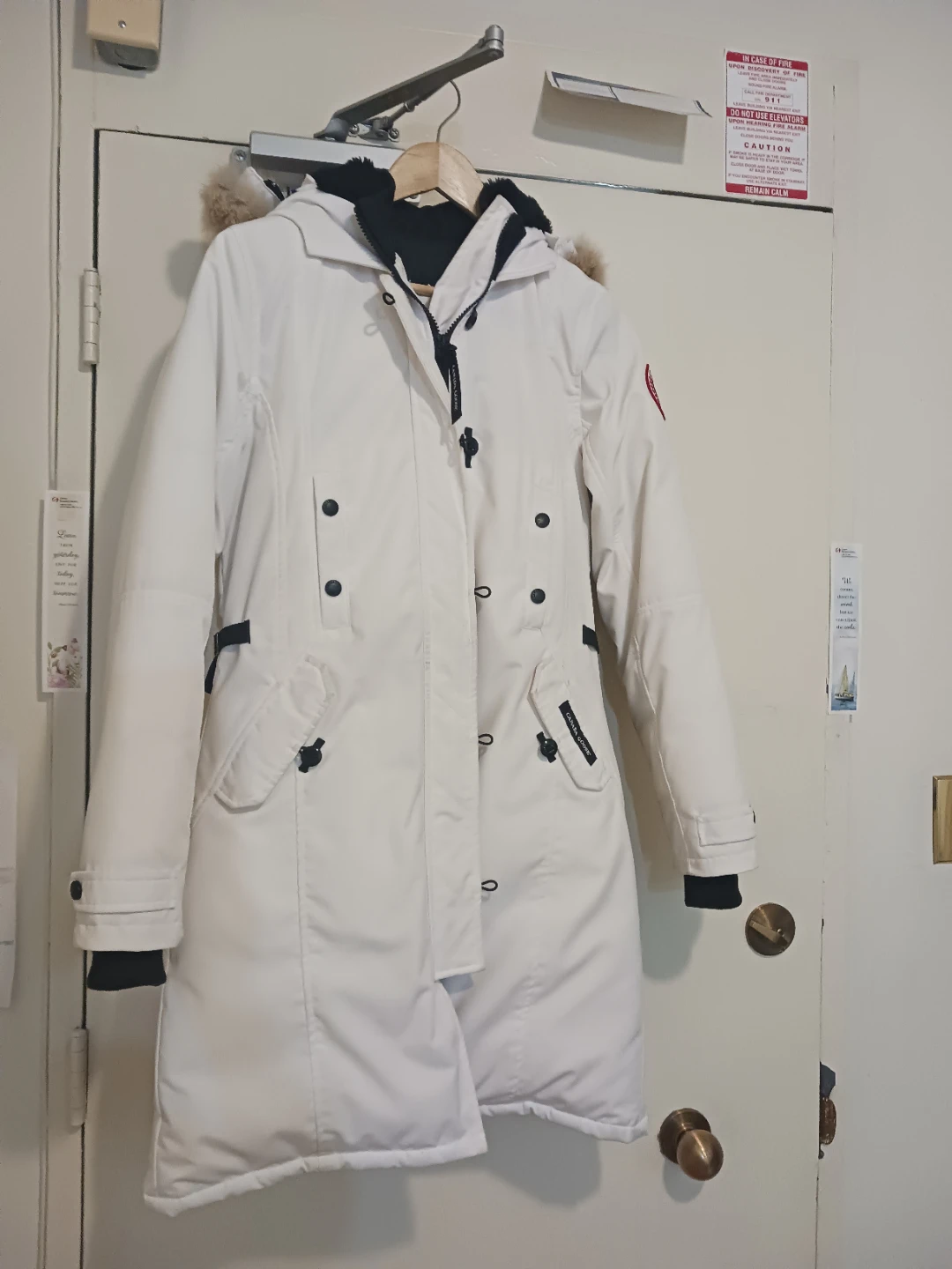 Canada Goose Coat - White, Size M/M - photo 4