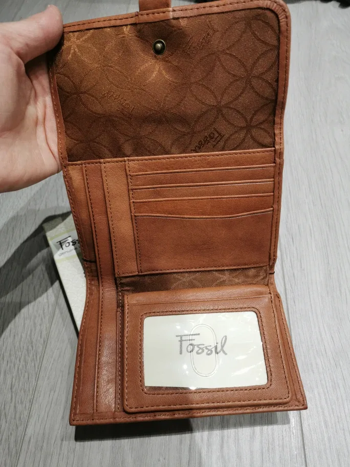 Fossil Leather Wallet with Box image indicator(2)