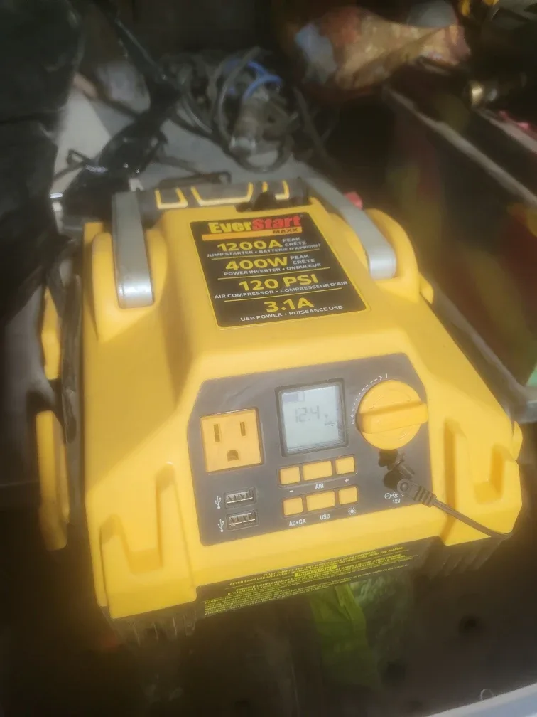 EverStart Maxx 1200A Jump Starter
