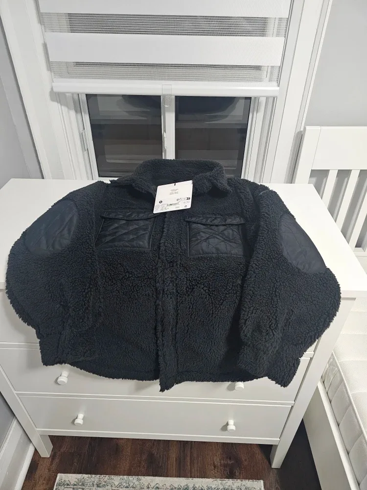 Alo Yoga Sherpa Edge Shacket - Black, Size XS image indicator(4)