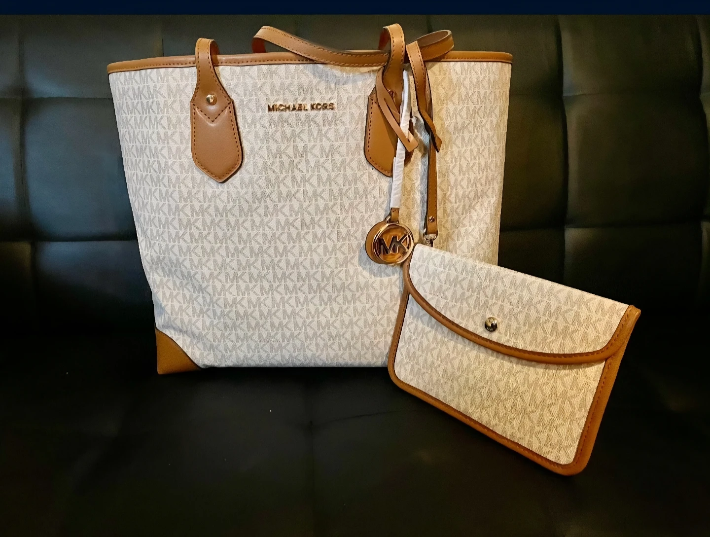 New -Michael Kors Tote Bag & Pouch - Cream/Brown