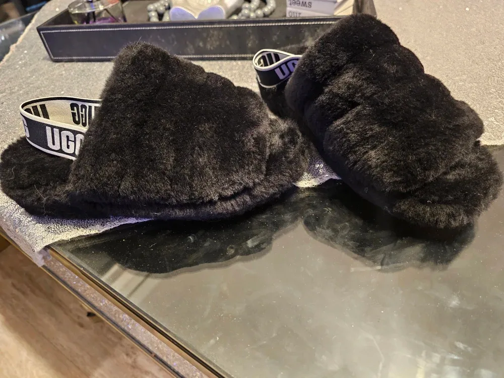 UGG Women's Fluff Yeah Slide Black