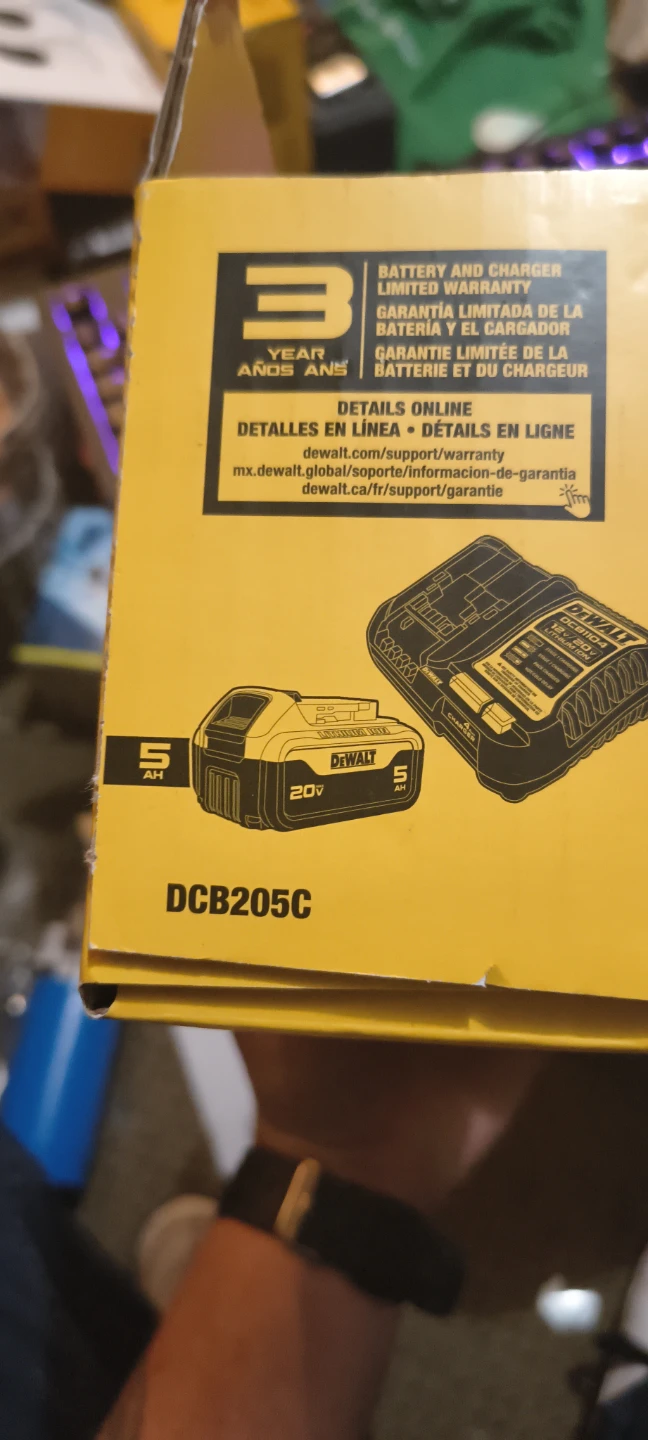 DeWalt DCB205C 20V Battery and Charger Kit - NEW - photo 3