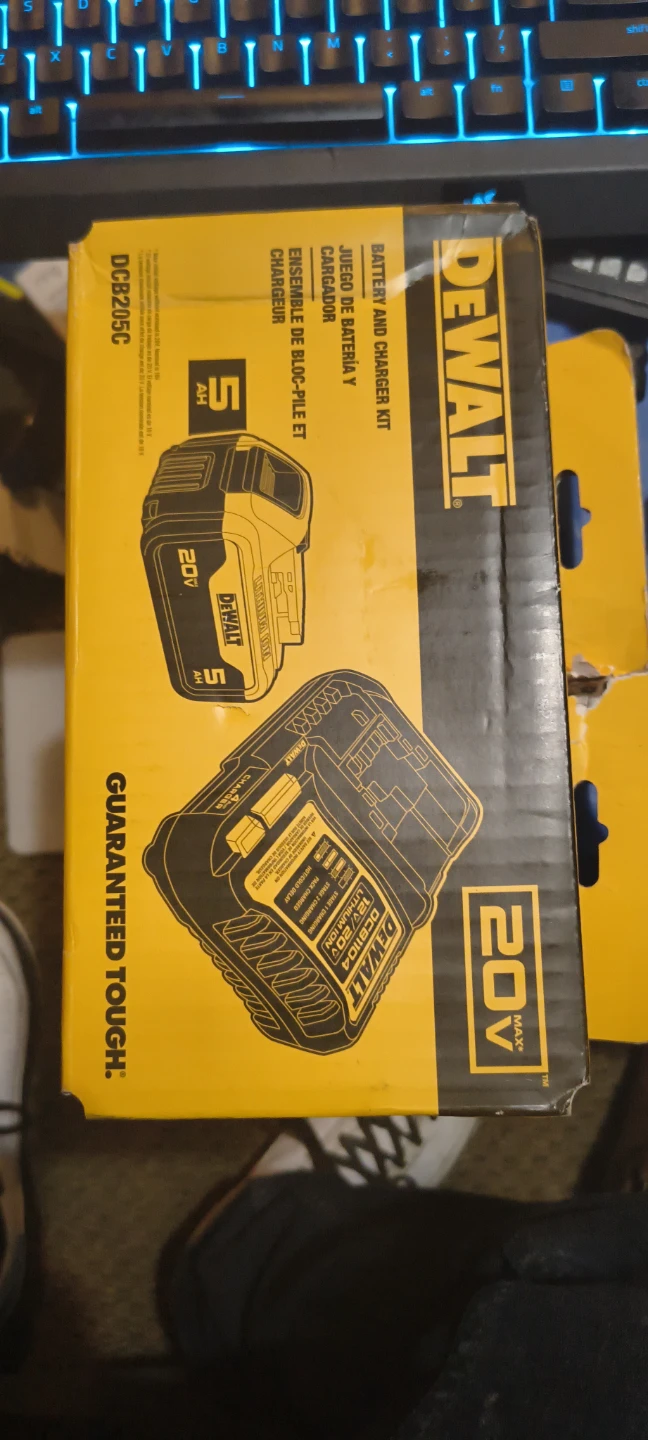 DeWalt DCB205C 20V Battery and Charger Kit - NEW - photo 5