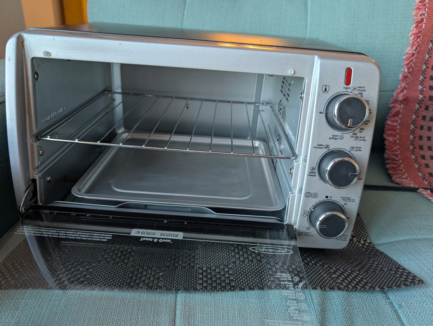 Black+Decker 6-Slice Convection Toaster Oven (Model TO1950SBD) - photo 4