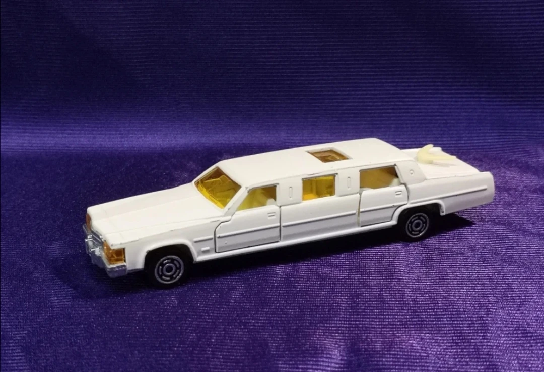 '77-'84 Cadillac Sedan De Villa ~ Hot Wheels Majorette Diecast - photo 3