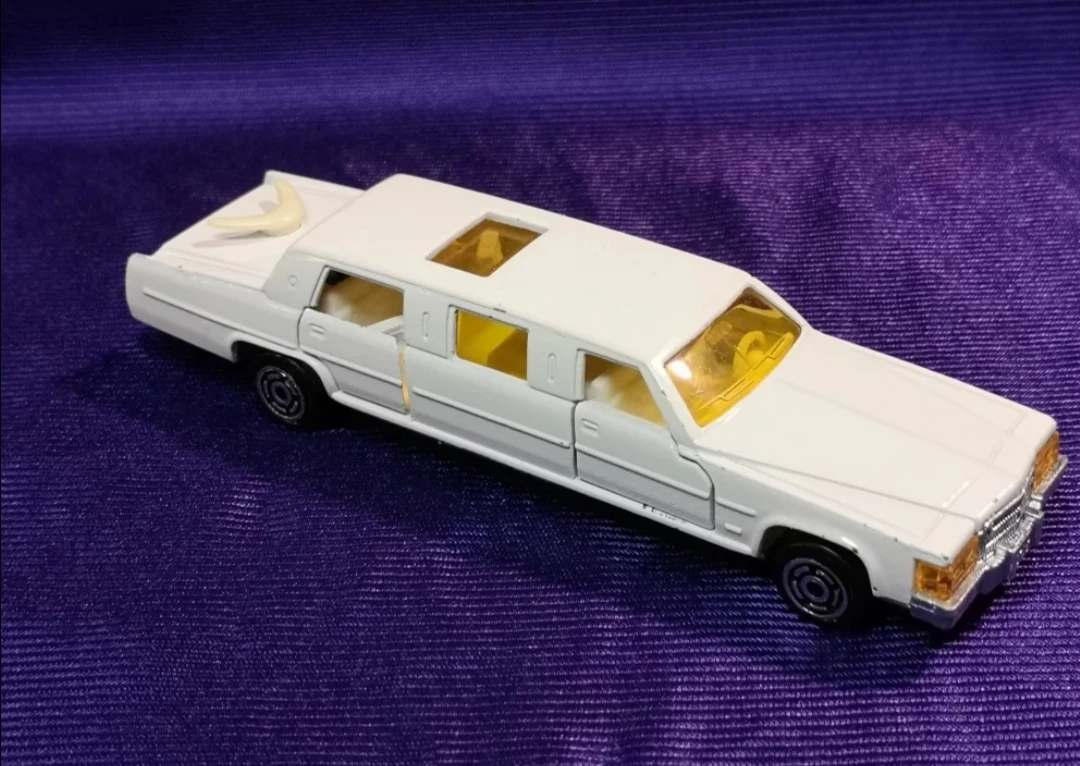 '77-'84 Cadillac Sedan De Villa ~ Hot Wheels Majorette Diecast - photo 2