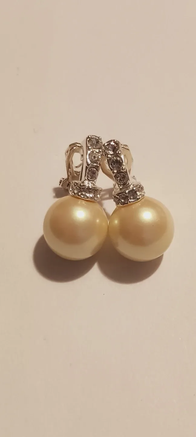 NEW !! Simple Elegant Pearl  & Rhinestones Clip-on Earrings