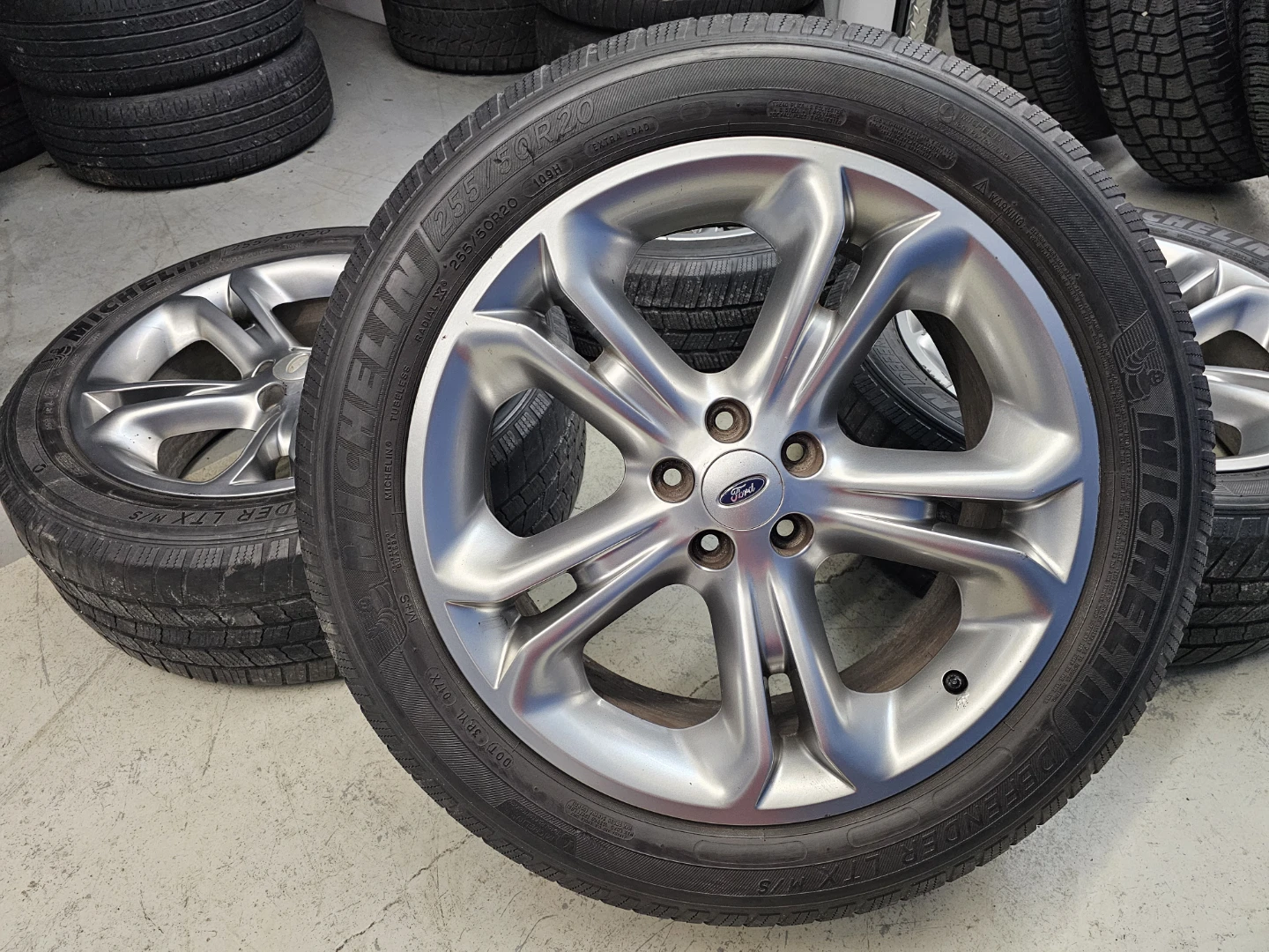FORD EXPLORER O.E.M RIMS AND ALL SEASON TIRES 255/50 R20