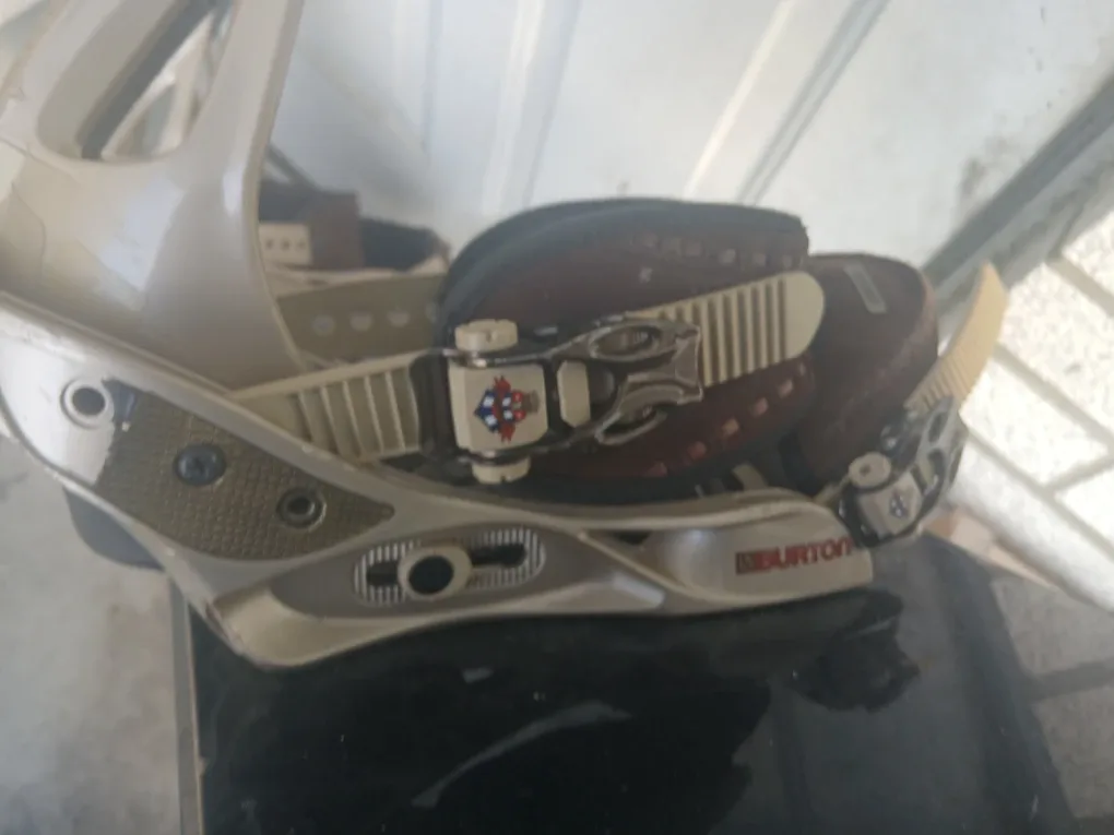 Seven 137 Snowboard with Burton Bindings image indicator(6)