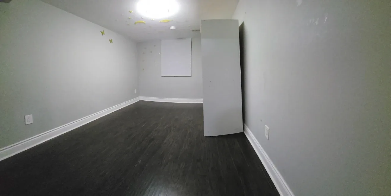 Room for Rent – Available December 1 (Girls or Couple) image indicator(4)