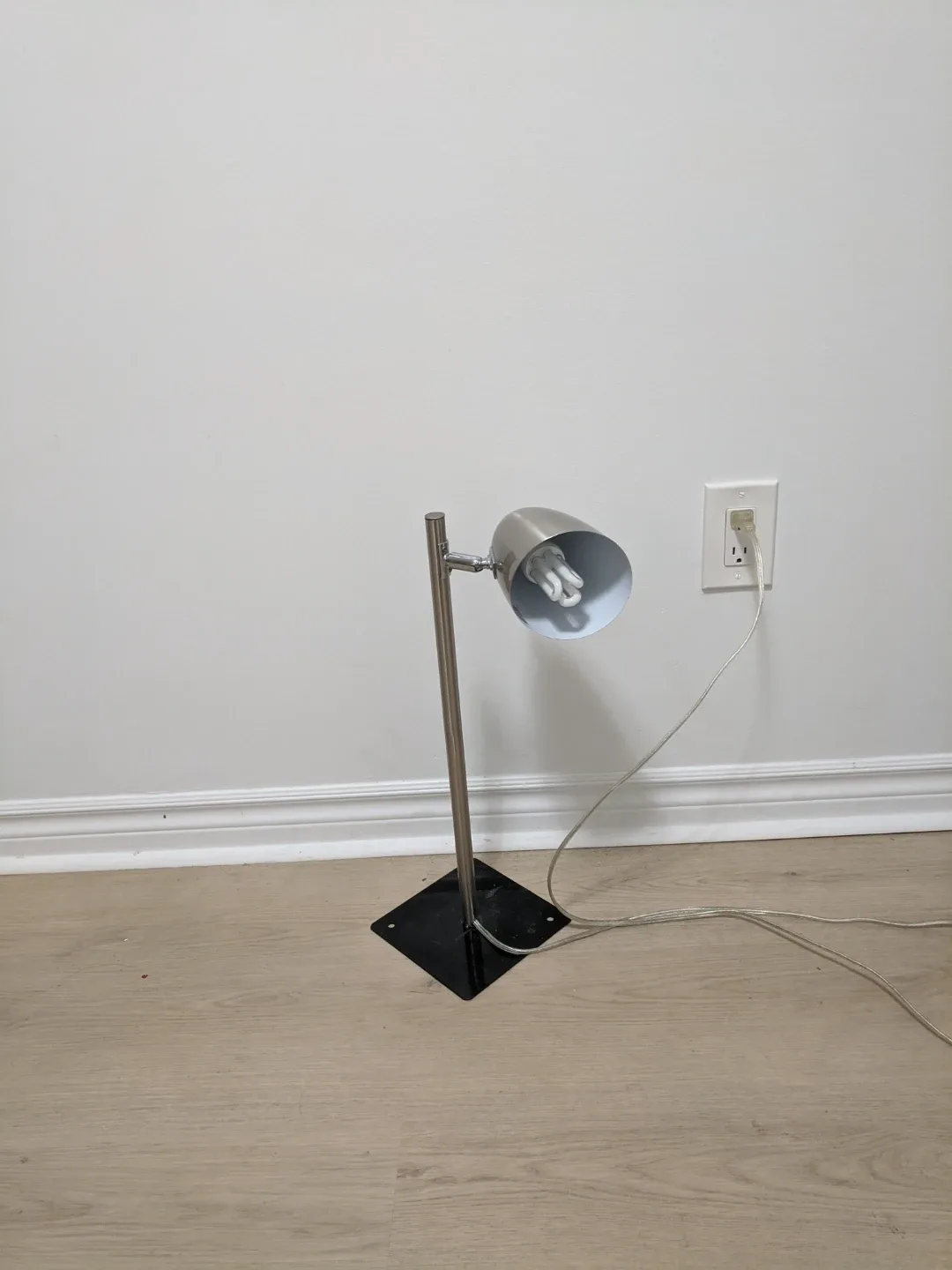 Silver Desk Lamp image indicator(4)