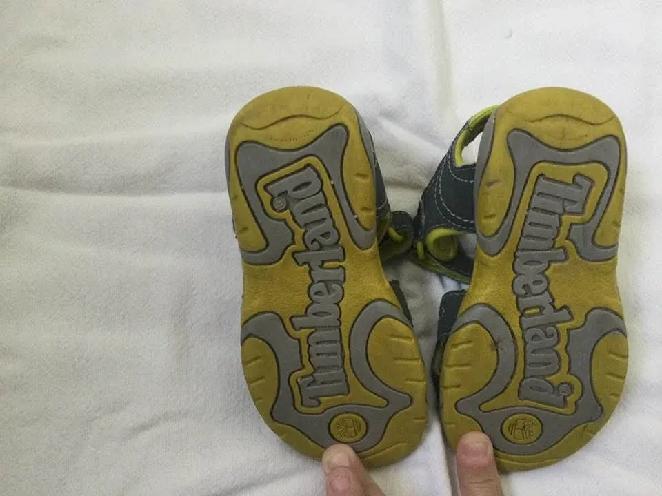 Little boys sz 9 Timberland sandals image indicator(2)
