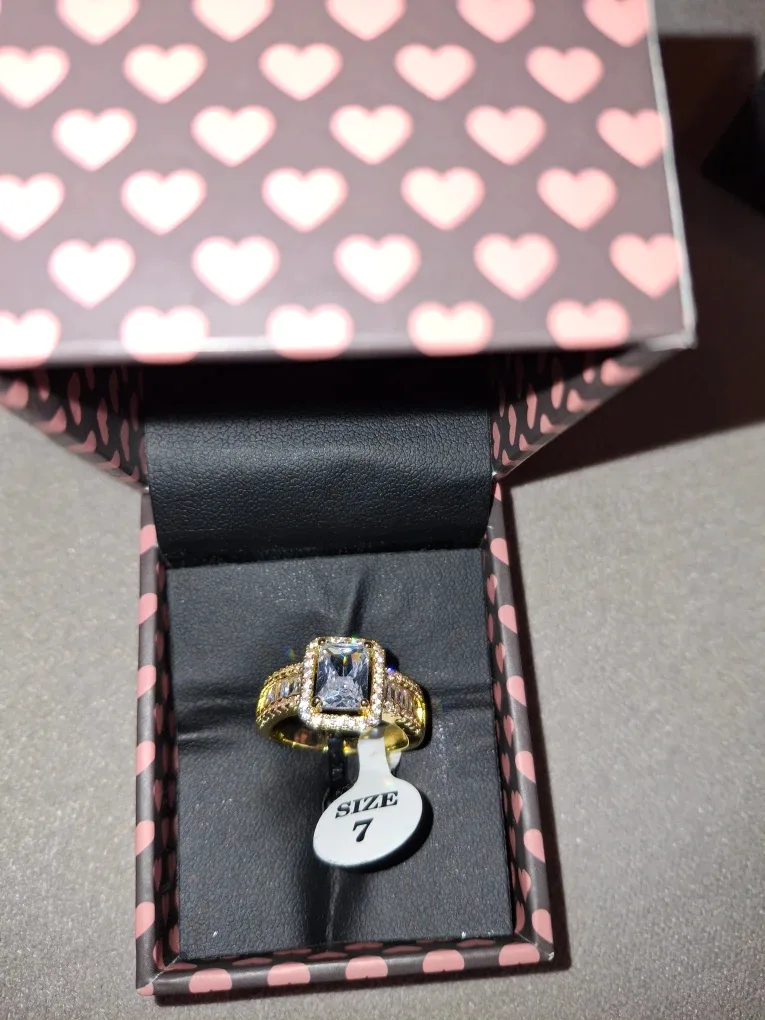 Gold Ring with White Stone - Size 7