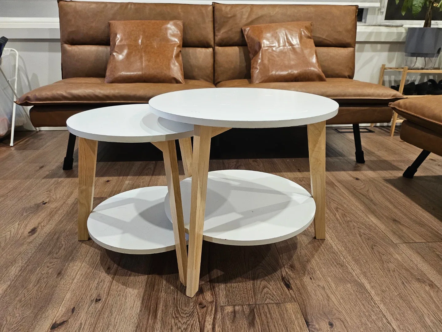 White Round Nesting Table