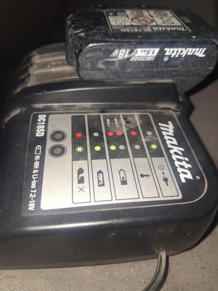 Makita DC18SD Battery Charger