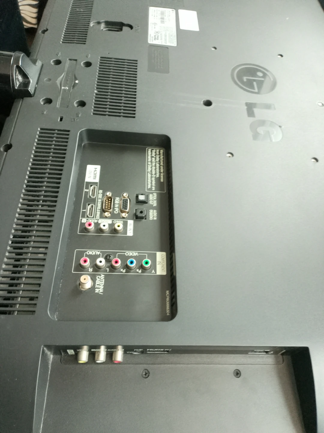 LG 32 inch HD TV very loud sound good condition - photo 2