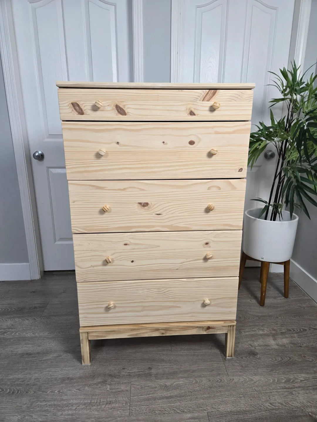 Excellent condition ikea tarva tall 5 drawer dresser.