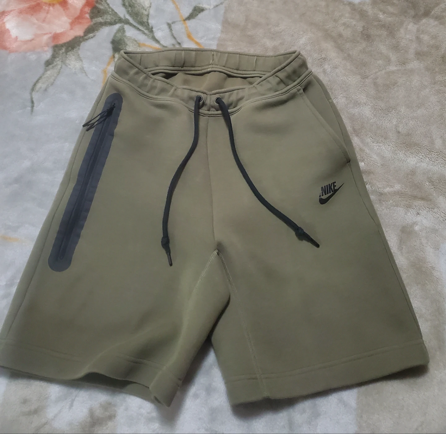 Nike Tech Fleece Shorts - Size Small - photo 2