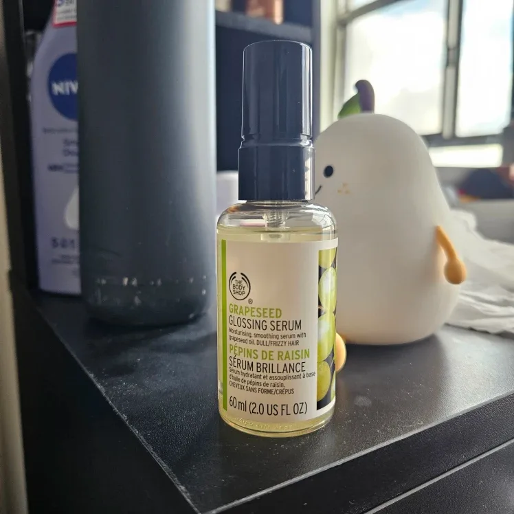 The Body Shop Grapeseed Glossing Serum