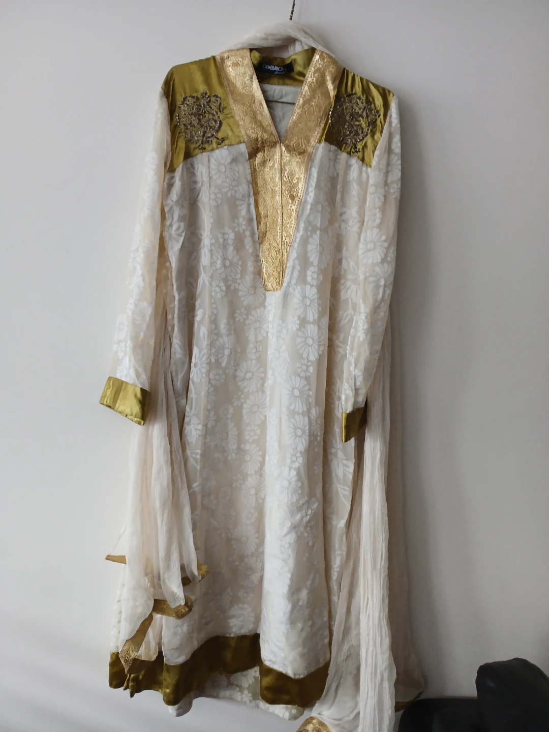 Ladies' Cream & Gold Salwar Kameez