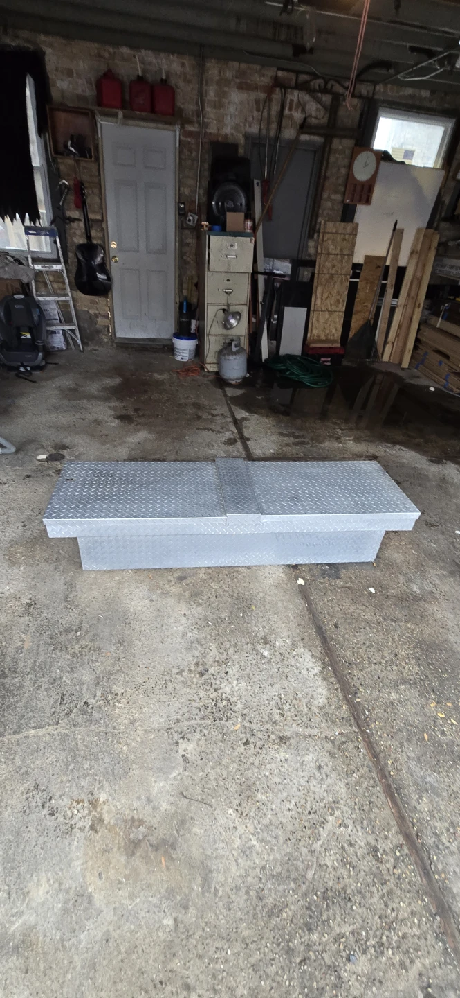 Silver Aluminum Truck Bed Toolbox - photo 2