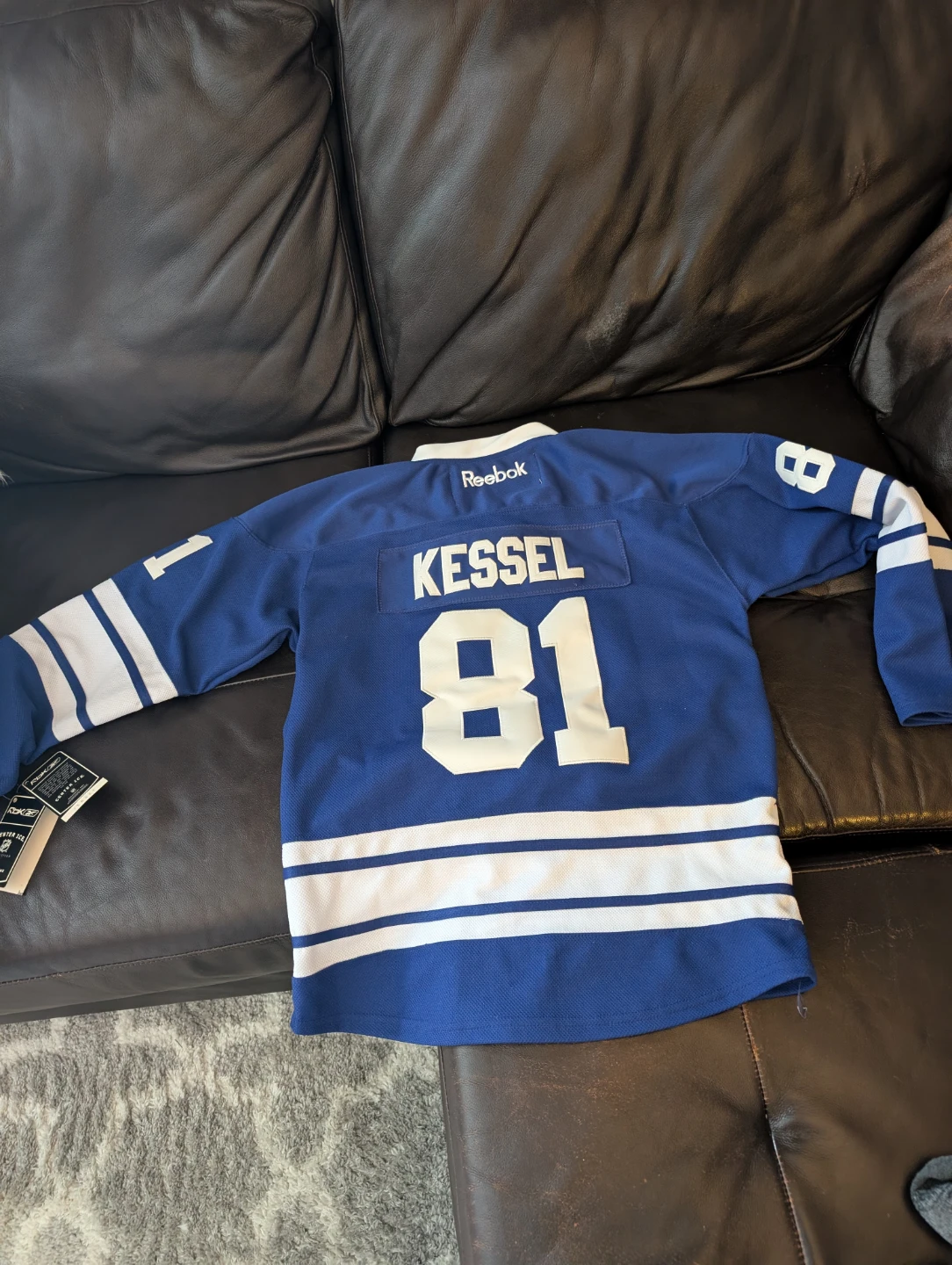Authentic NHL Toronto Maple Leafs Kessel Jersey Youth Size L/XL - photo 2
