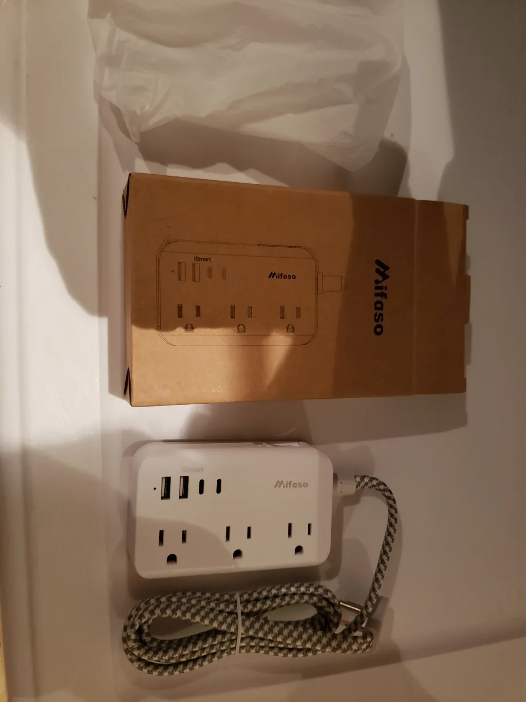 Mifaso Power Strip with USB Ports - Like New!