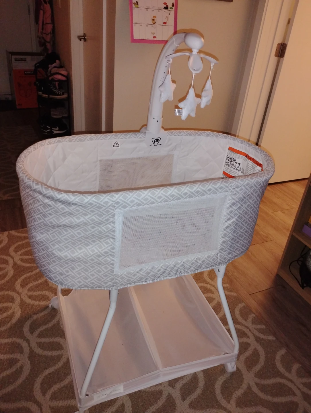 Delta Children Sweet Beginnings Bassinet