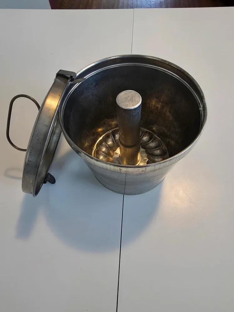 Vintage Bundt Cake Pan - Made in W. Germany