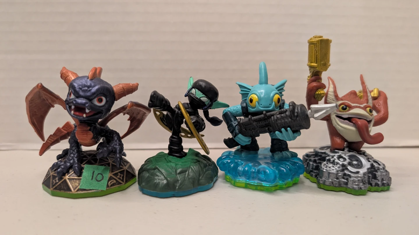 4 Skylanders Figures Lot