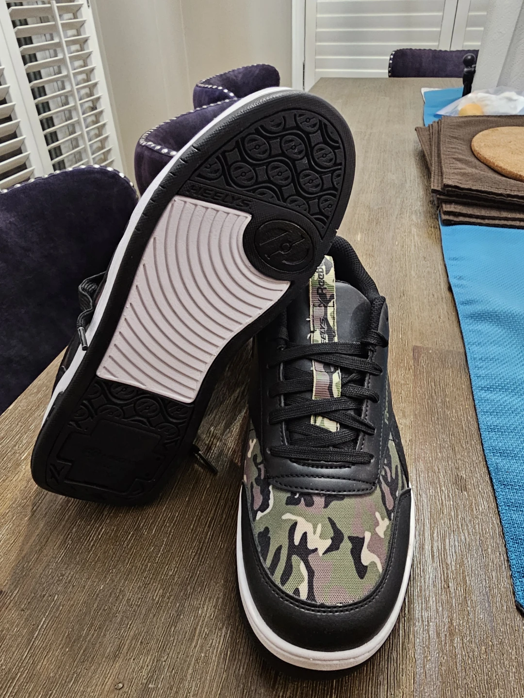 Reebok x Heelys Wheeled Shoes - Size 8 - photo 2