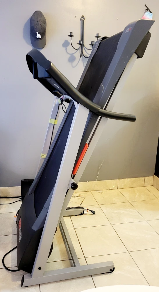 HealthRider Treadmill - photo 2