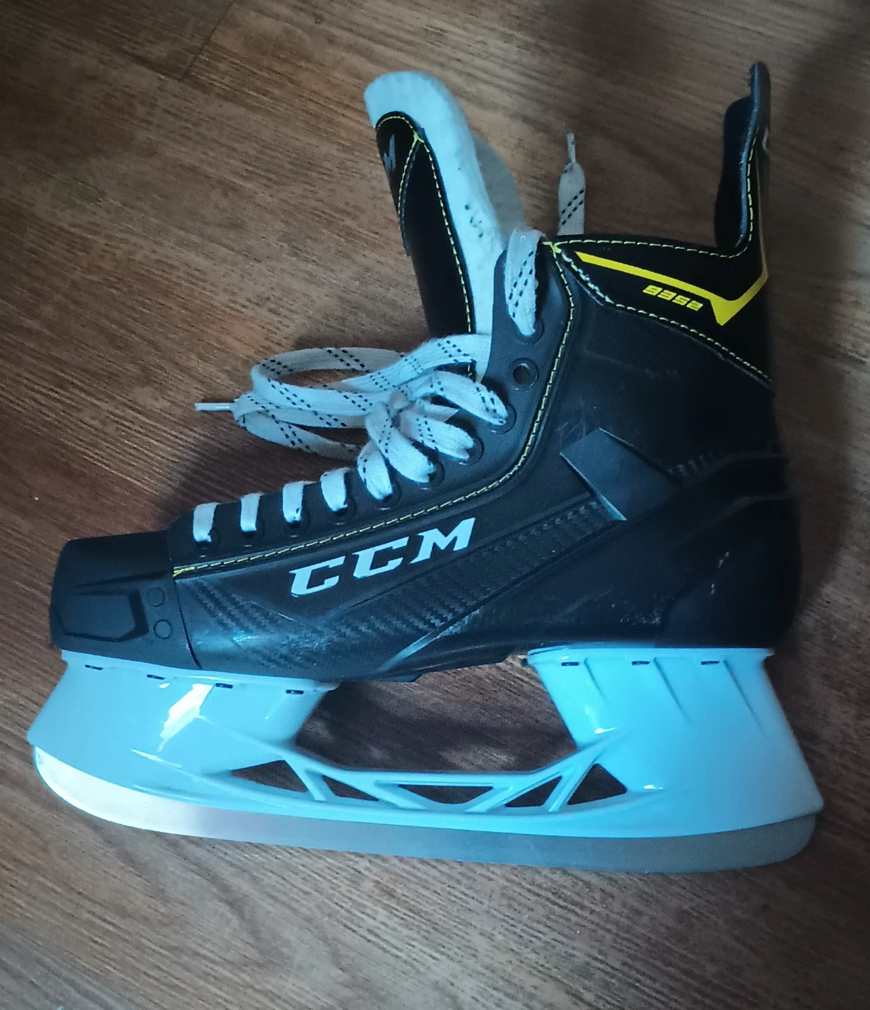CCM Tacks 9090 Ice Hockey Skates - Size 10