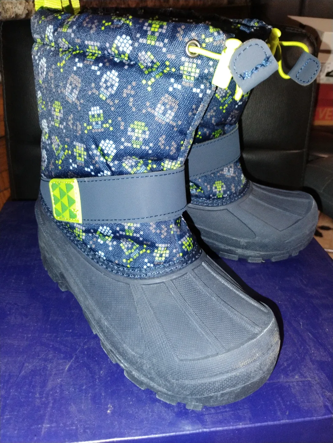 Elements Size 3 Kids Winter Boots - Like New! image indicator(3)